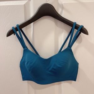 Lululemon like a cloud sports bra